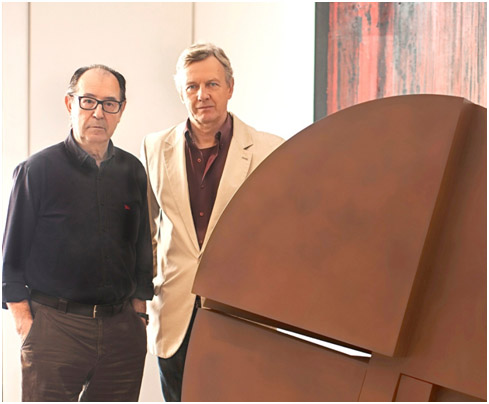Eric Dewambrechie junto a Rafael Canogar en el estudio del artista